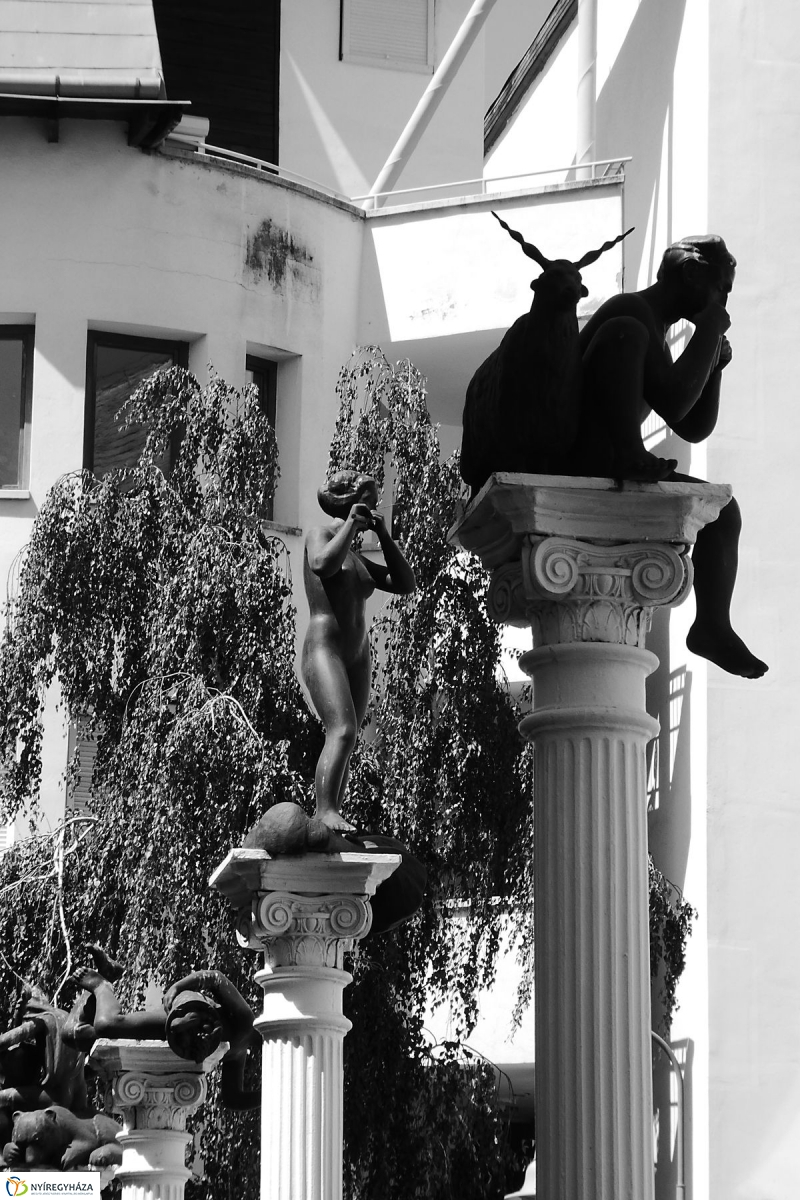 Nyíregyháza fekete-fehér köntösben 1 - fotó Szarka Lajos