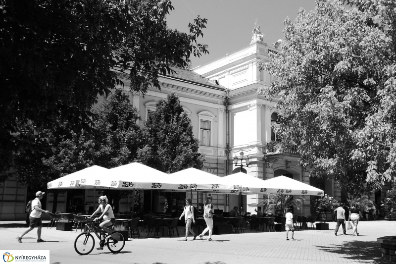 Nyíregyháza fekete-fehér köntösben 1 - fotó Szarka Lajos