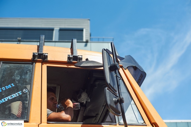 Hőségriadó-vízosztás - fotó Szarka Lajos