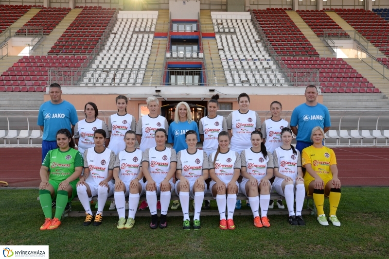 A női focicsapat edzése