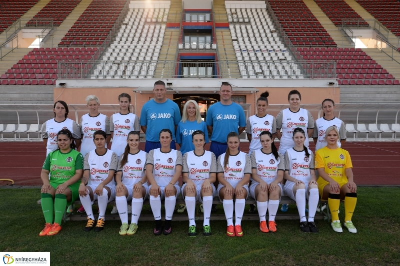 A női focicsapat edzése