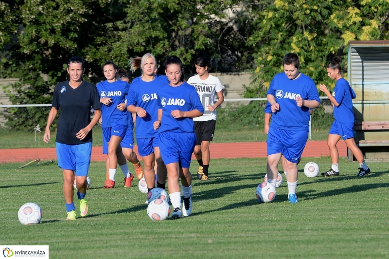 A női focicsapat edzése