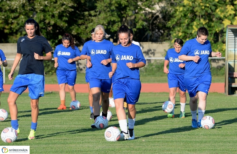 A női focicsapat edzése