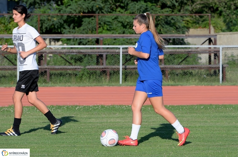 A női focicsapat edzése