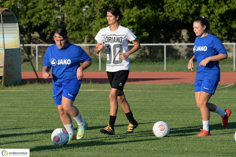 A női focicsapat edzése