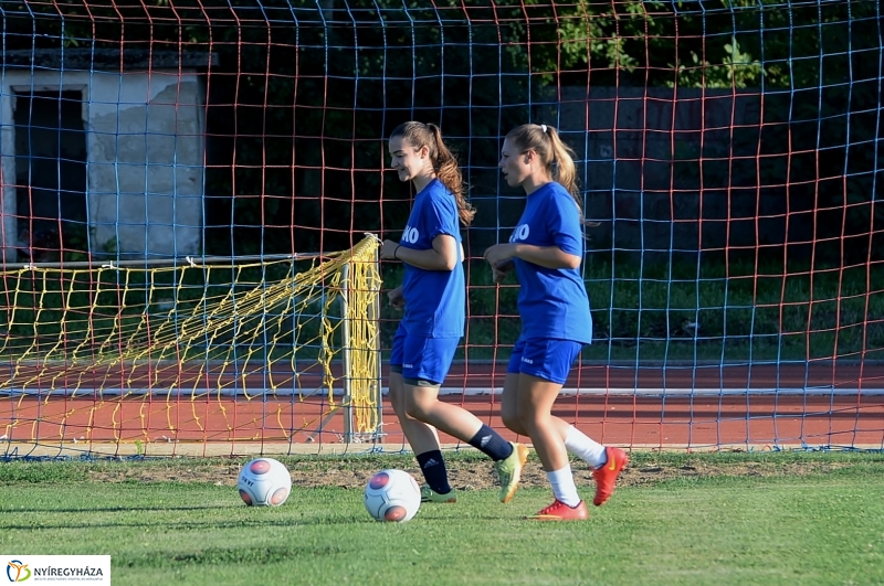 A női focicsapat edzése