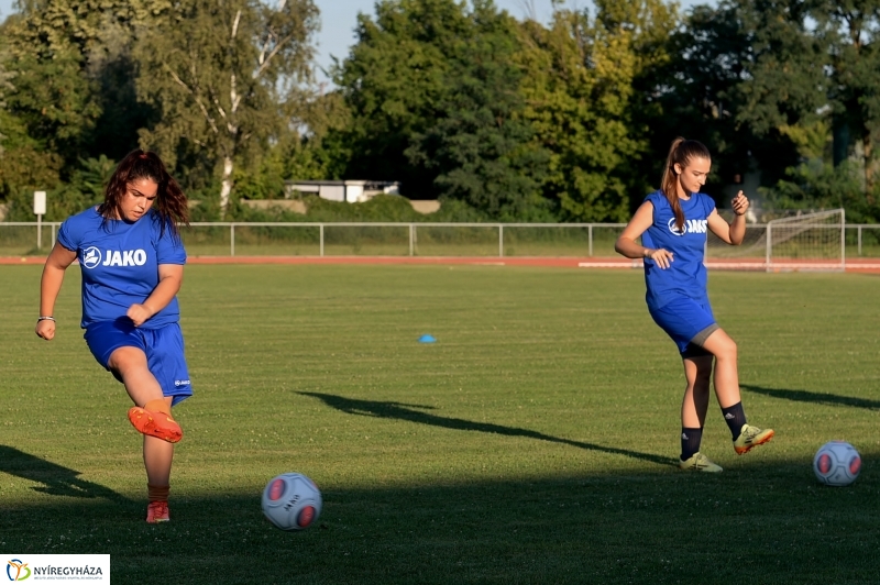 A női focicsapat edzése