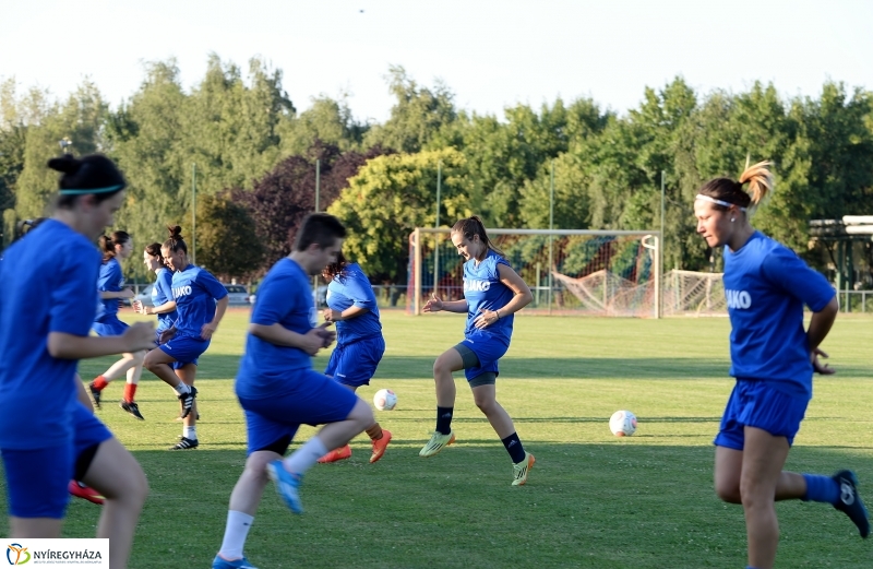 A női focicsapat edzése