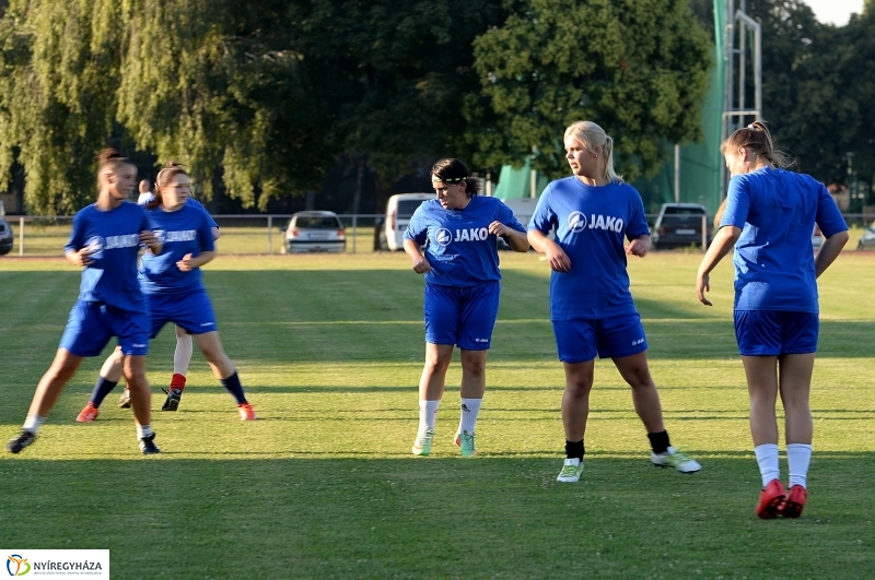 A női focicsapat edzése