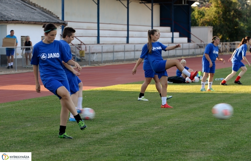 A női focicsapat edzése