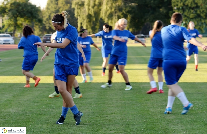 A női focicsapat edzése