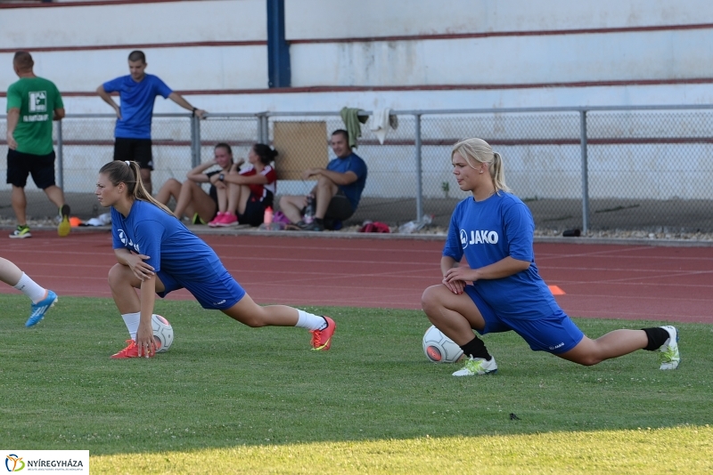 A női focicsapat edzése