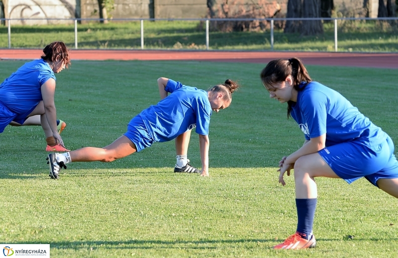 A női focicsapat edzése