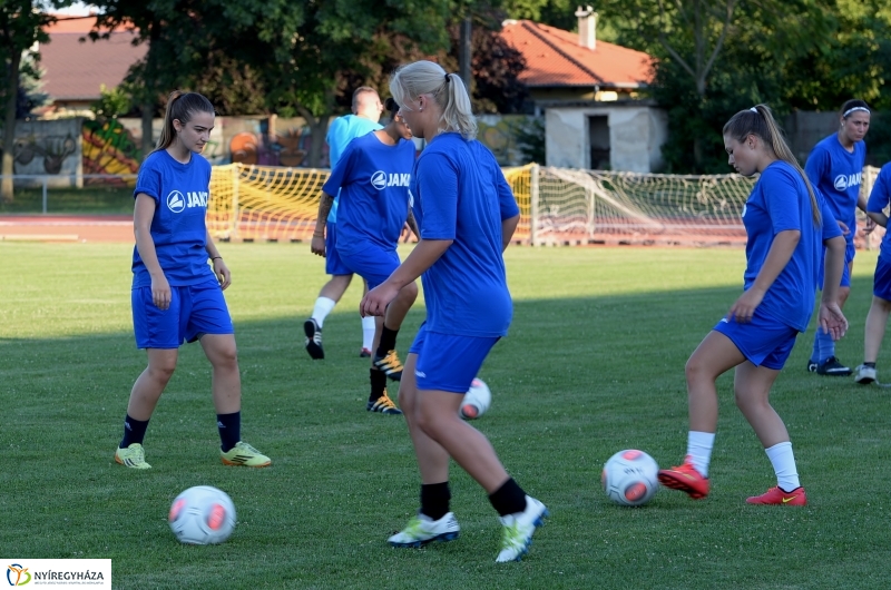 A női focicsapat edzése