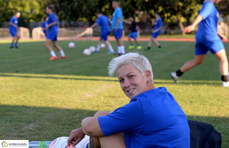 A női focicsapat edzése