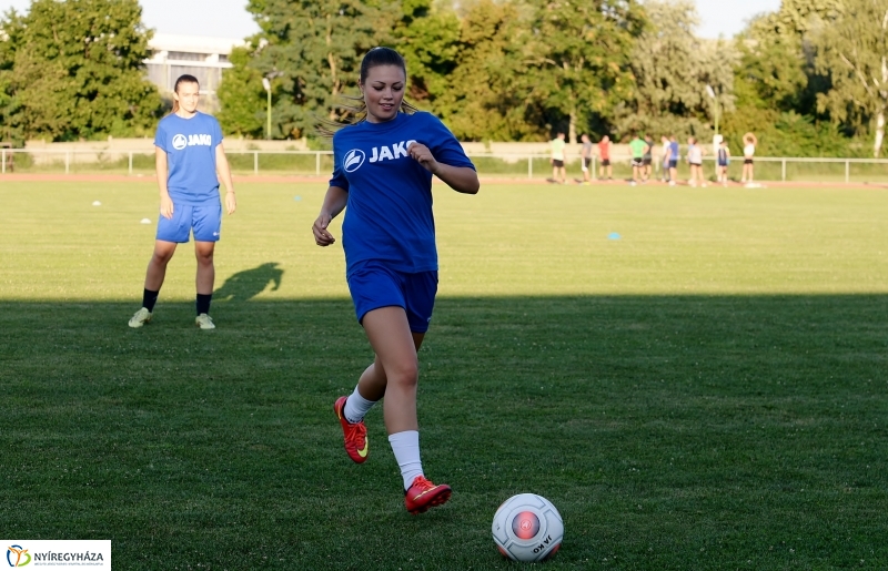 A női focicsapat edzése