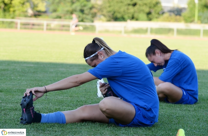 A női focicsapat edzése