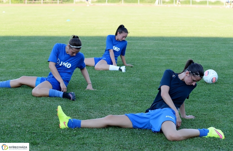 A női focicsapat edzése