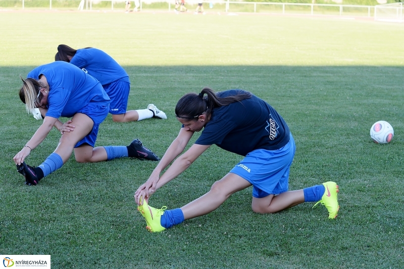 A női focicsapat edzése