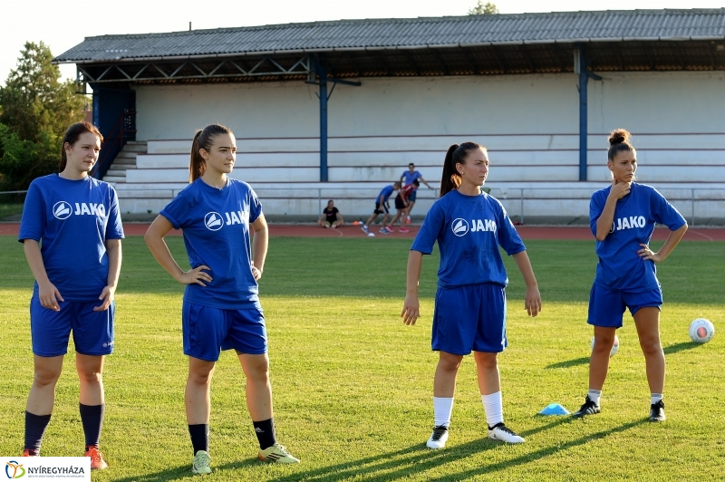 A női focicsapat edzése
