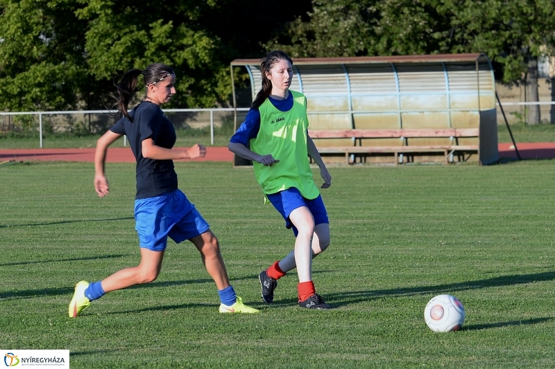 A női focicsapat edzése