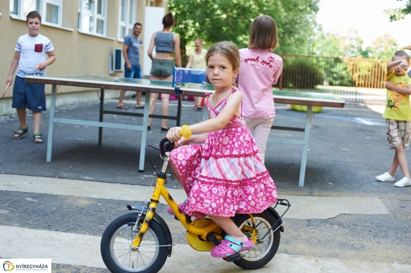 Frissítő a gyerekeknek - fotó Szarka Lajos