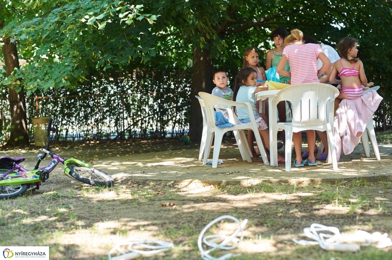Frissítő a gyerekeknek - fotó Szarka Lajos