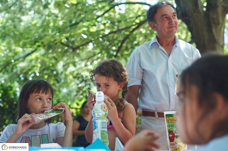 Frissítő a gyerekeknek - fotó Szarka Lajos