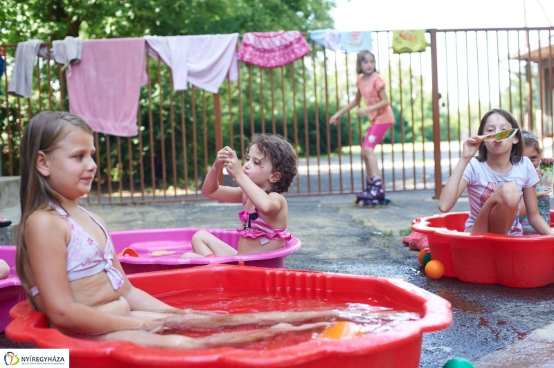 Frissítő a gyerekeknek - fotó Szarka Lajos