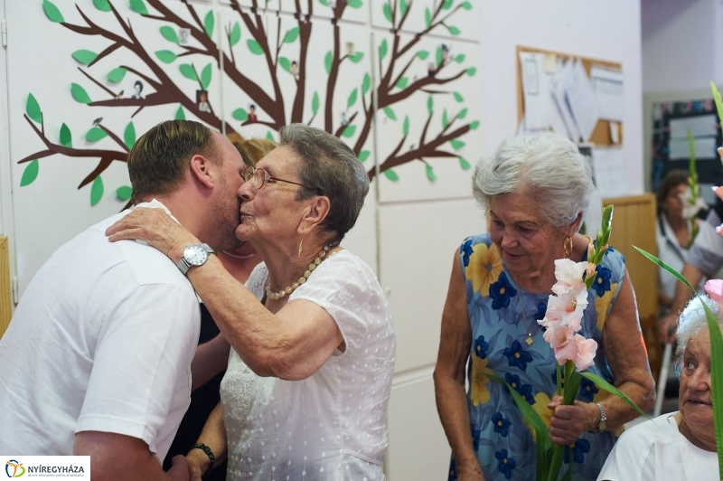Szépkorú köszöntése-Német Miklósné - fotó Szarka Lajos