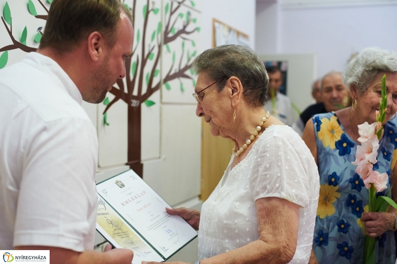 Szépkorú köszöntése-Német Miklósné - fotó Szarka Lajos