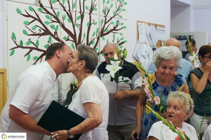 Szépkorú köszöntése-Német Miklósné - fotó Szarka Lajos