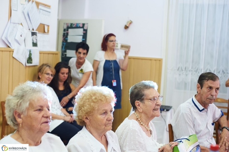 Szépkorú köszöntése-Német Miklósné - fotó Szarka Lajos
