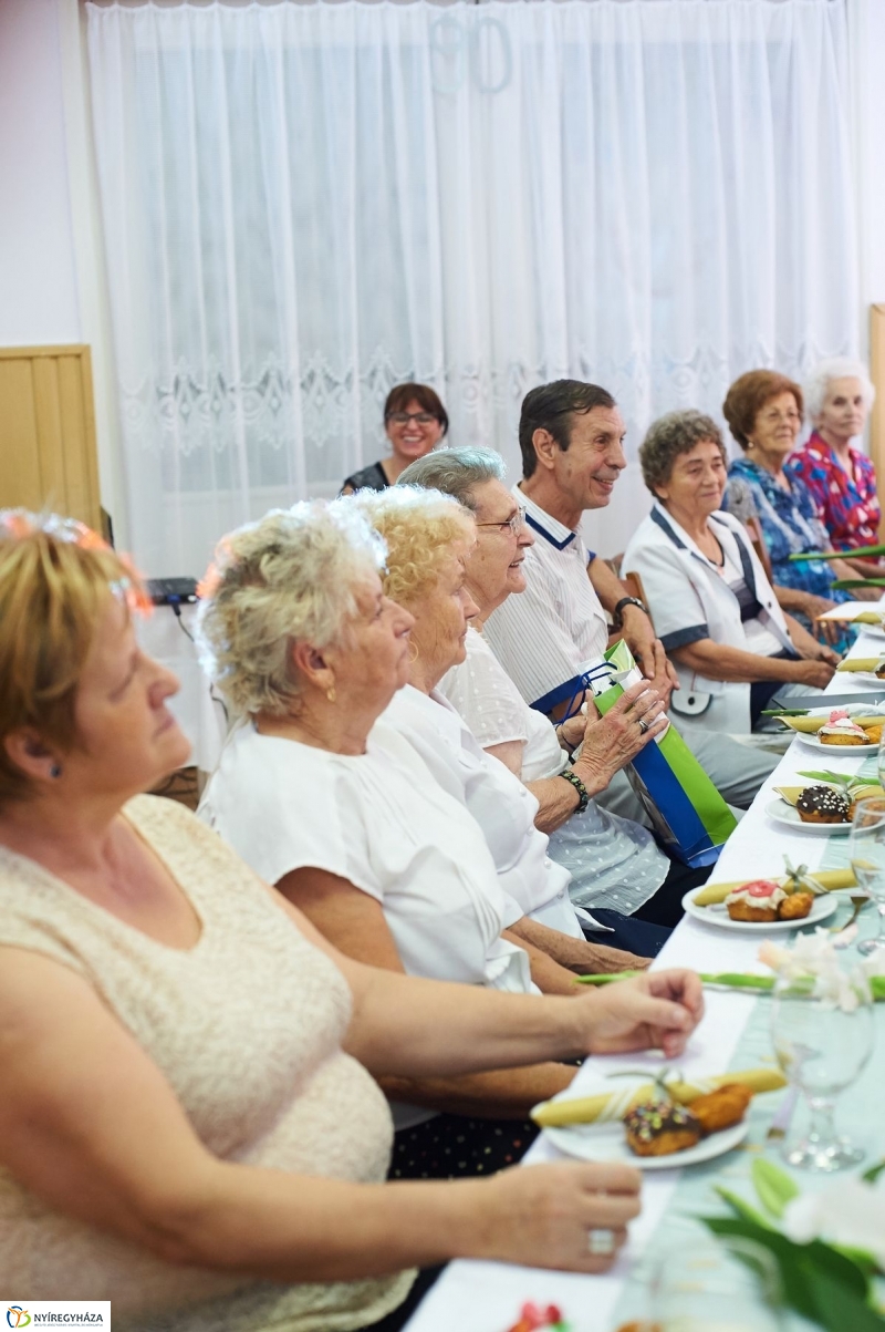 Szépkorú köszöntése-Német Miklósné - fotó Szarka Lajos