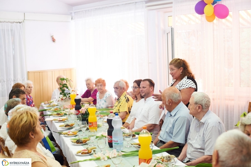 Szépkorú köszöntése-Német Miklósné - fotó Szarka Lajos