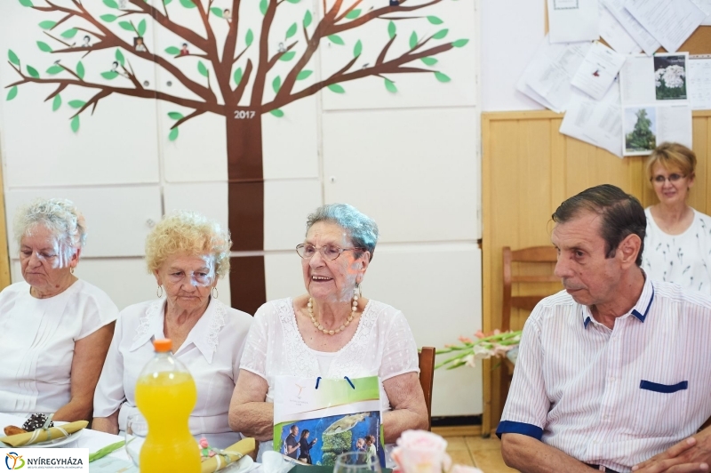 Szépkorú köszöntése-Német Miklósné - fotó Szarka Lajos