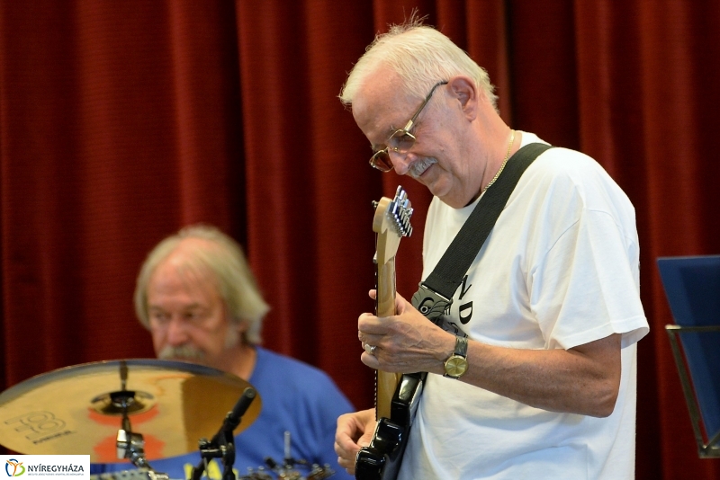 Duplaretro koncert a Városmajori Művelődési Házban