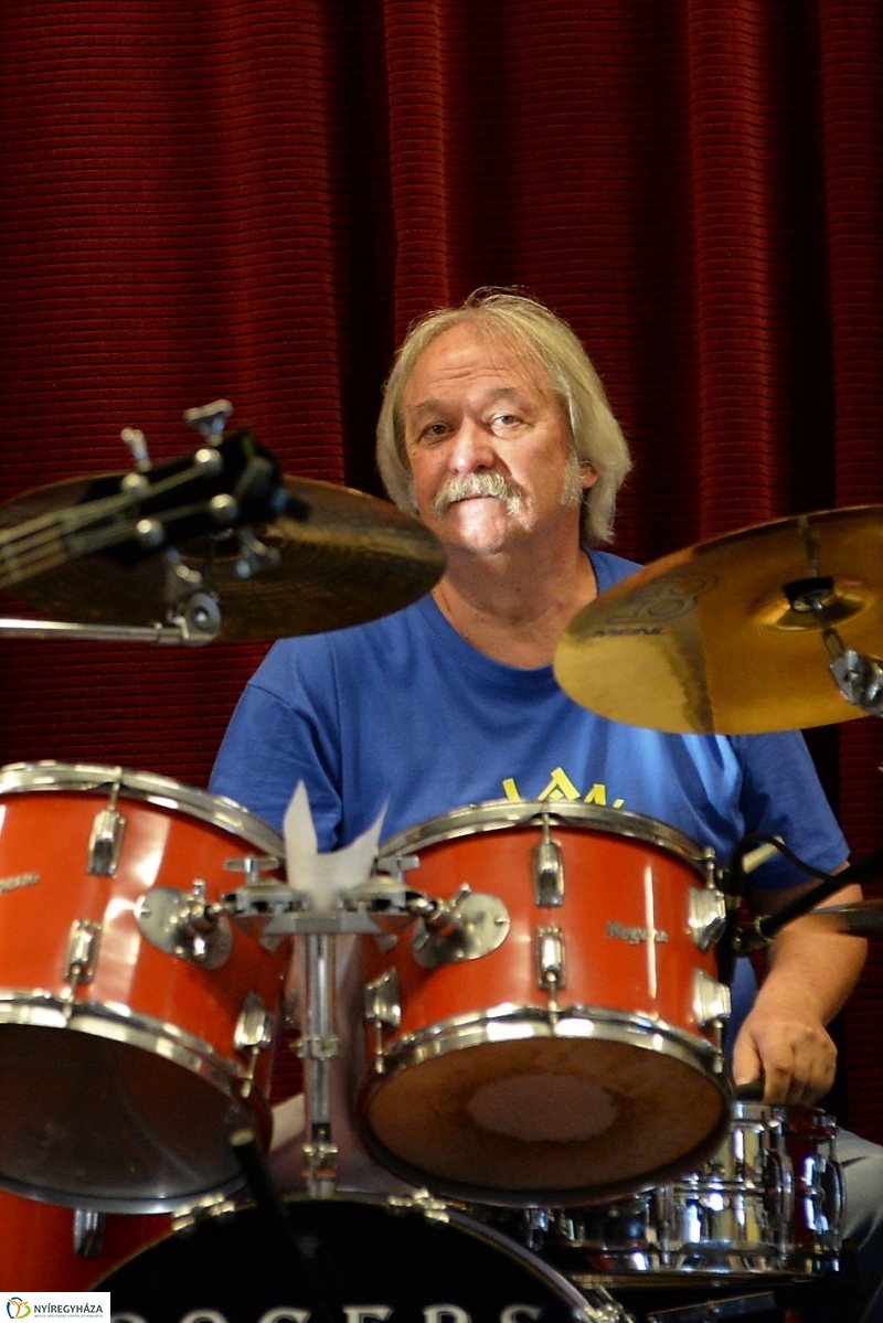 Duplaretro koncert a Városmajori Művelődési Házban