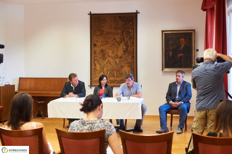 Megállapodás a múzeum és a könyvtár között - fotó Szarka Lajos