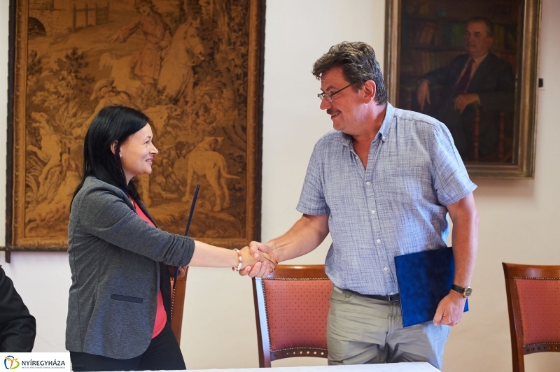 Megállapodás a múzeum és a könyvtár között - fotó Szarka Lajos