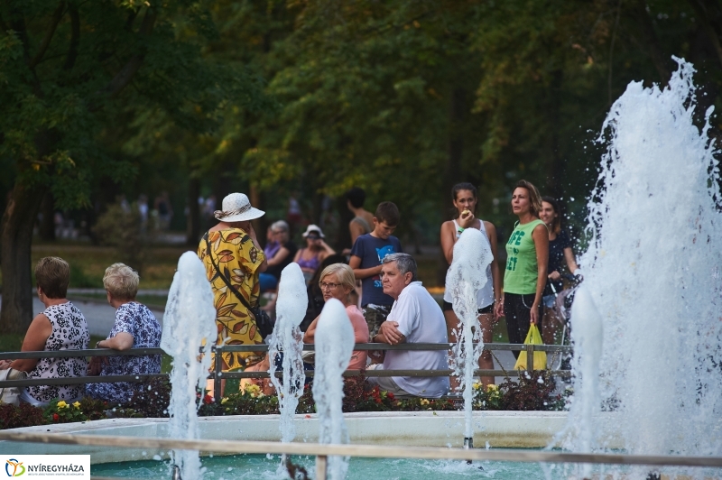 Kis esti zene Sóstón - fotó Szarka Lajos