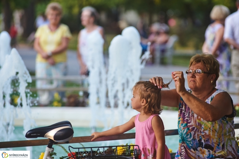 Kis esti zene Sóstón - fotó Szarka Lajos