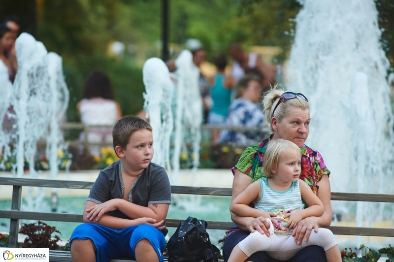 Kis esti zene Sóstón - fotó Szarka Lajos