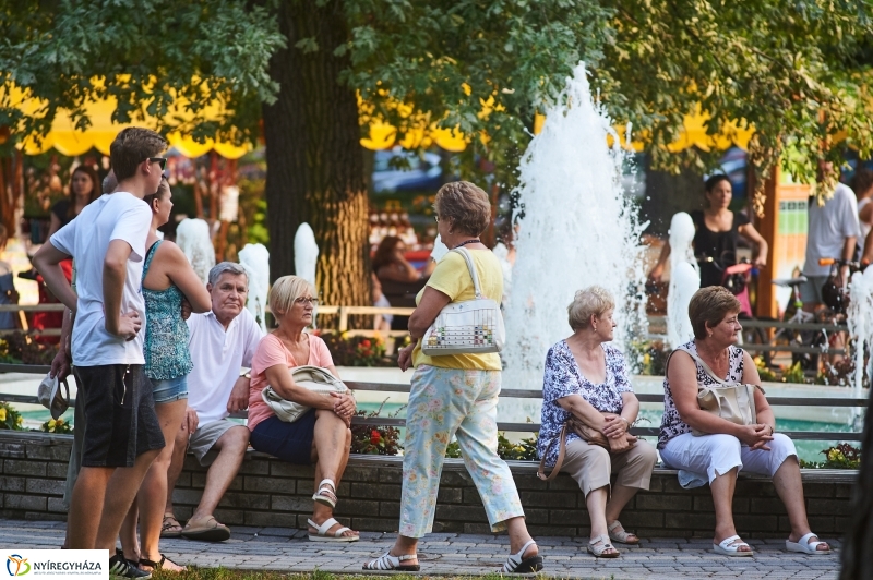 Kis esti zene Sóstón - fotó Szarka Lajos