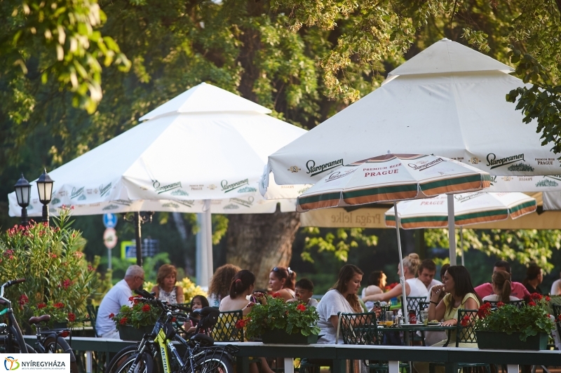 Kis esti zene Sóstón - fotó Szarka Lajos