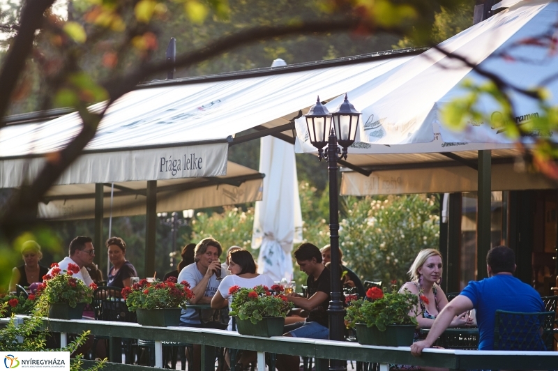 Kis esti zene Sóstón - fotó Szarka Lajos