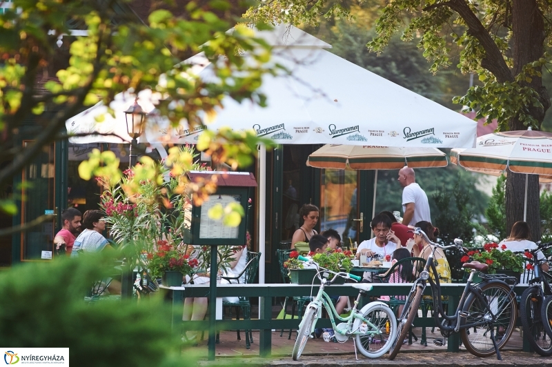 Kis esti zene Sóstón - fotó Szarka Lajos