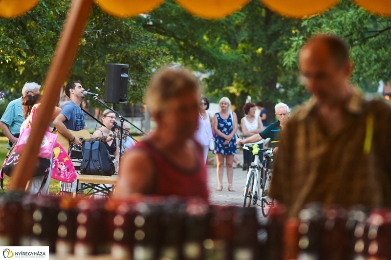 Kis esti zene Sóstón - fotó Szarka Lajos