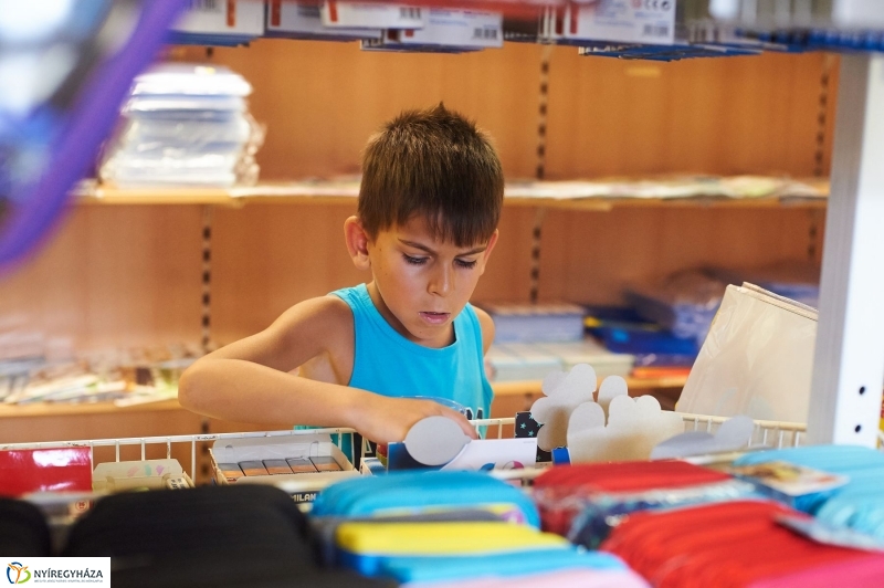 Tanszer vásár - fotó Szarka Lajos