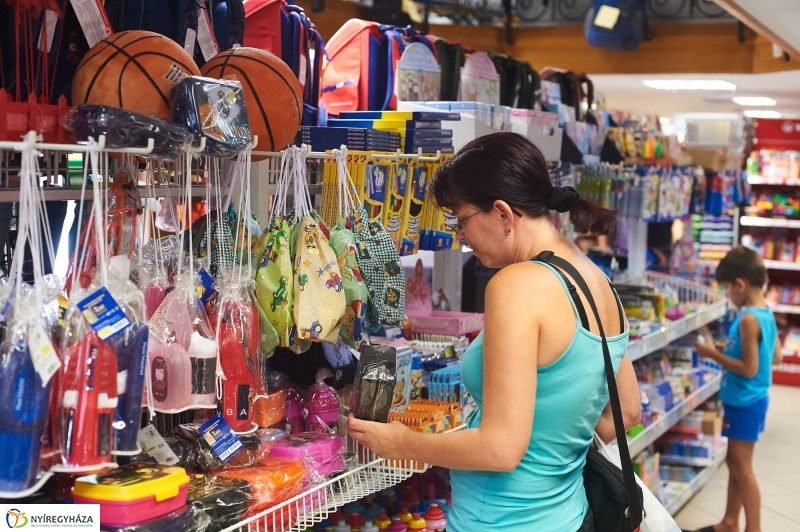 Tanszer vásár - fotó Szarka Lajos